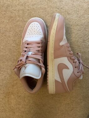 Nike Low-Top Sneakers - Pink and White
